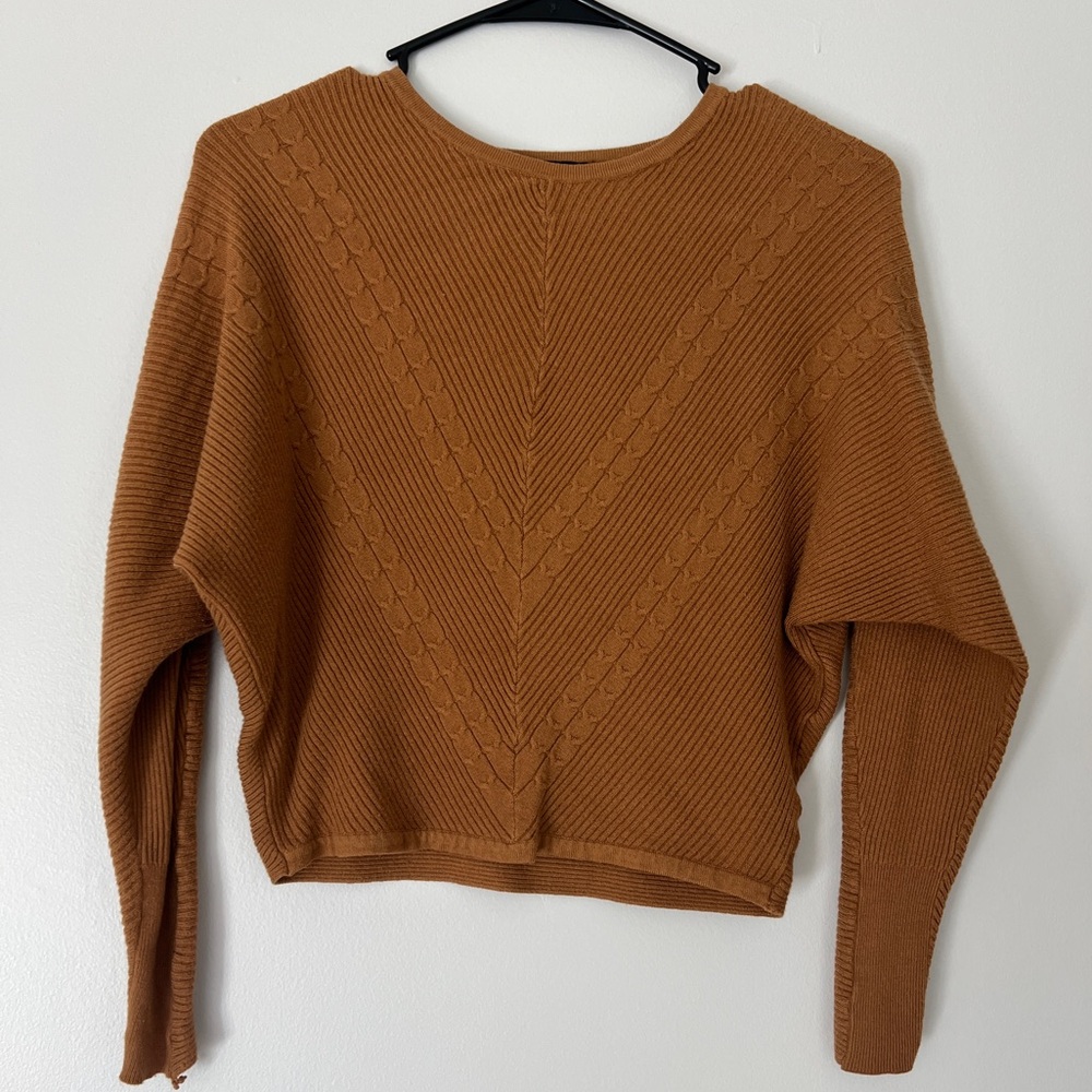 Tahari Brown/Gold Cropped Cable Knit Sweater S, Drop Shoulder Style